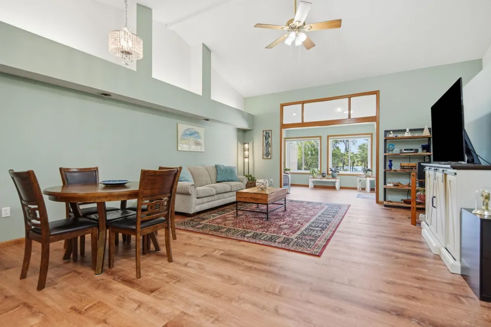 761 Markgrafs Lake Draw Woodbury, MN 55129