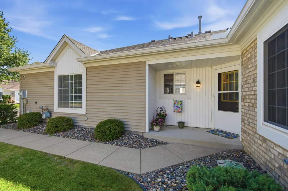 761 Markgrafs Lake Draw Woodbury, MN 55129