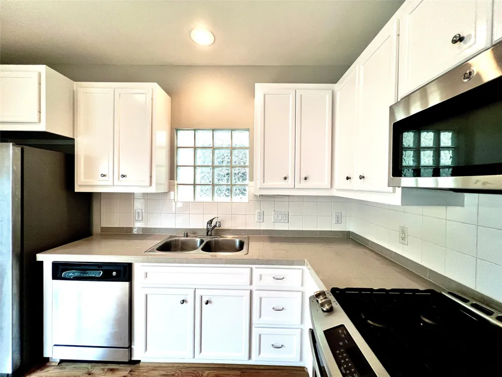 3731 Main Poplar Drive Houston, TX 77025