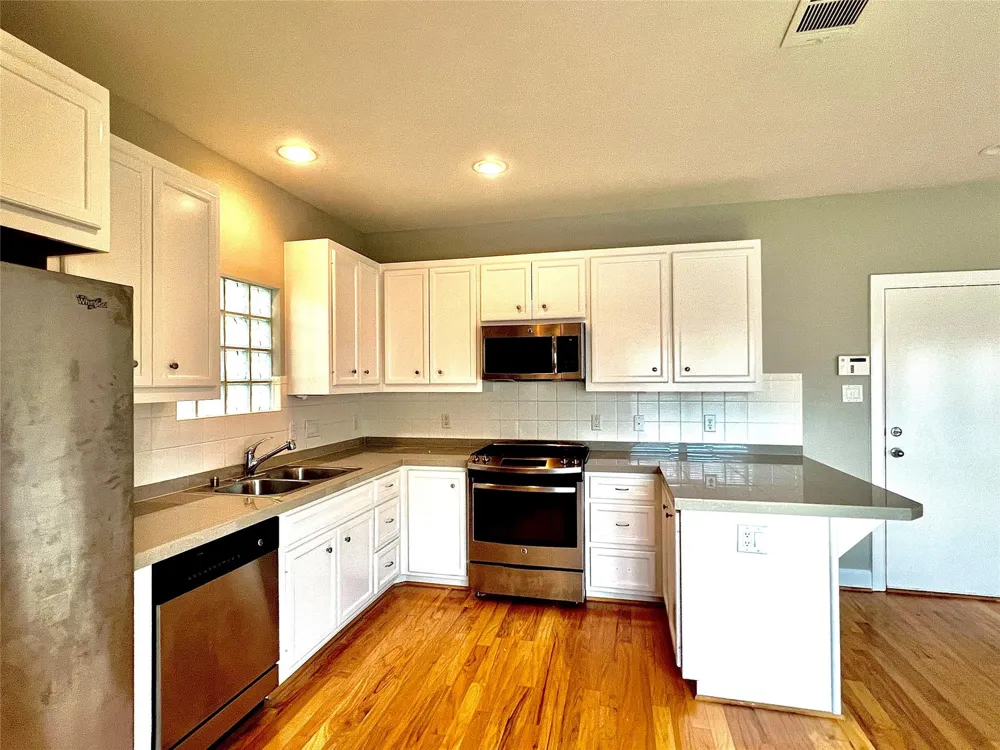 3731 Main Poplar Drive Houston, TX 77025