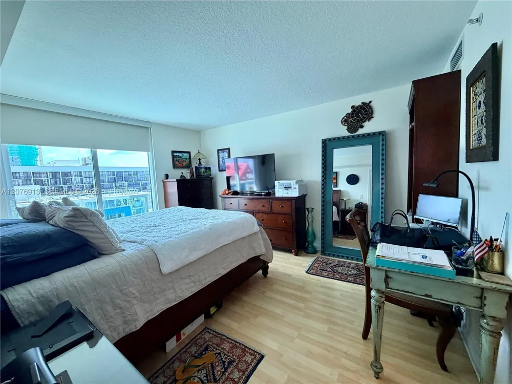 2101 Brickell Ave #1805 Miami, FL 33129