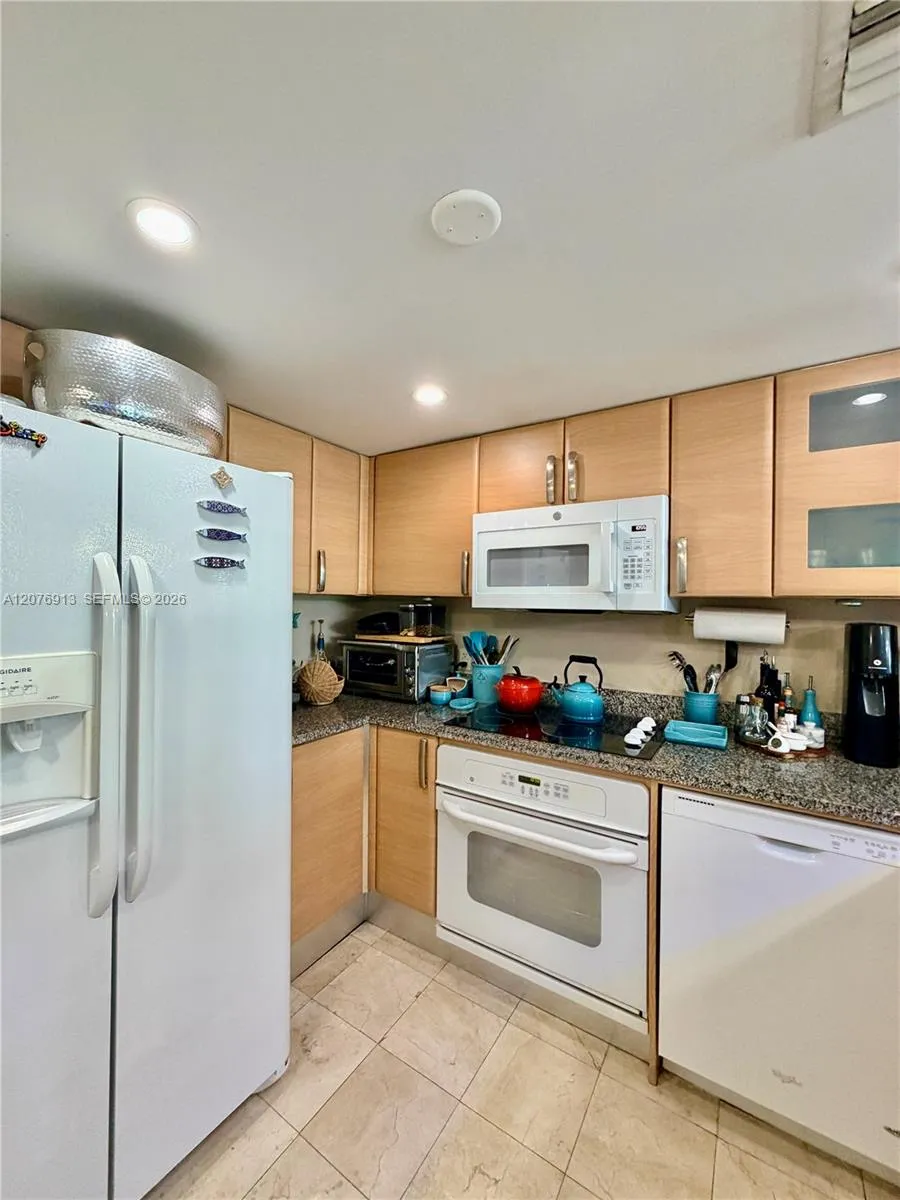 2101 Brickell Ave #1805 Miami, FL 33129
