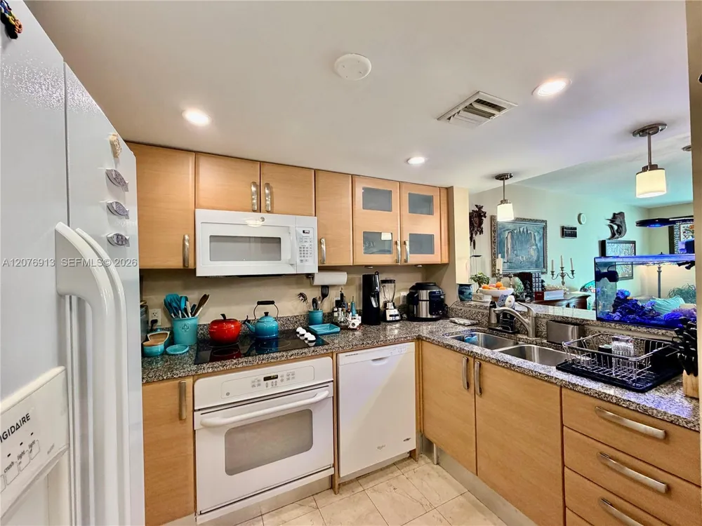 2101 Brickell Ave #1805 Miami, FL 33129