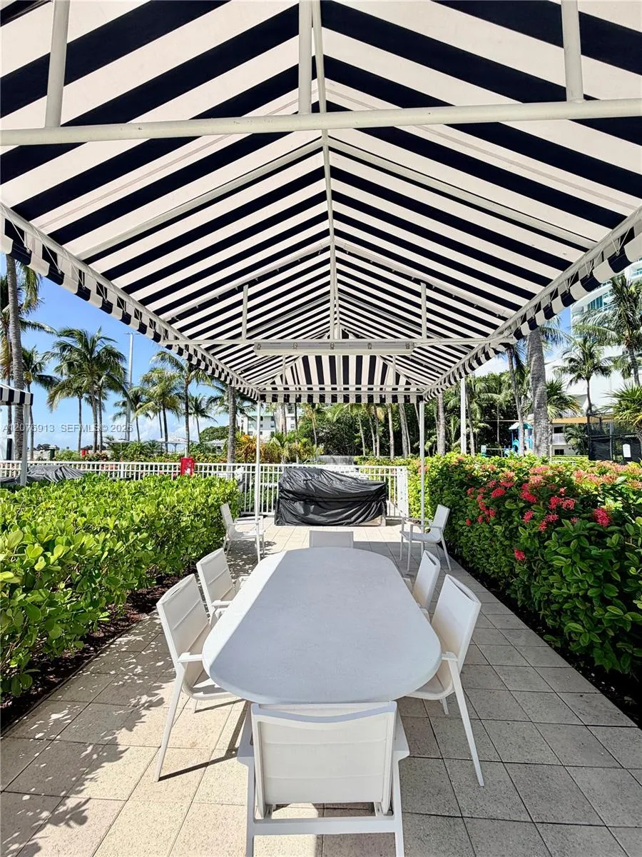 2101 Brickell Ave #1805 Miami, FL 33129