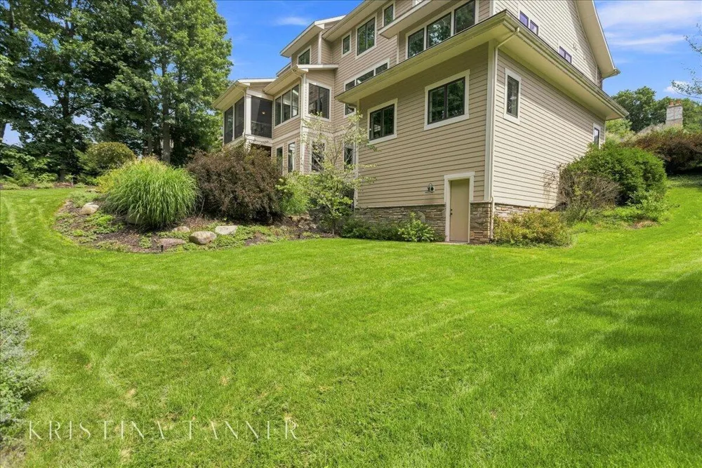 5782 Manchester Hills Drive SE Cascade Charter Township, MI 49546