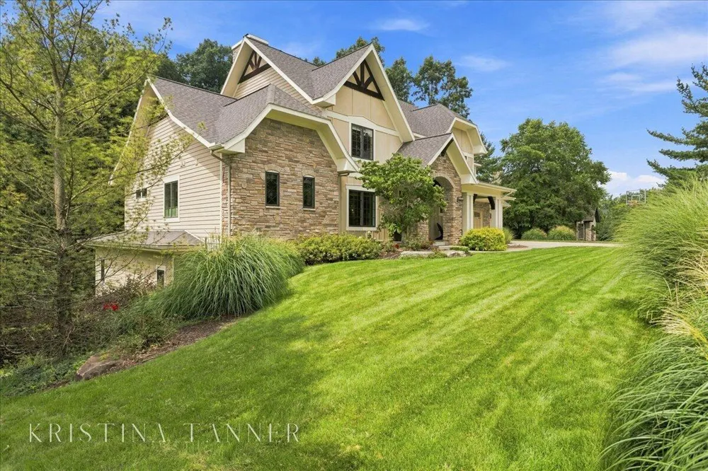 5782 Manchester Hills Drive SE Cascade Charter Township, MI 49546