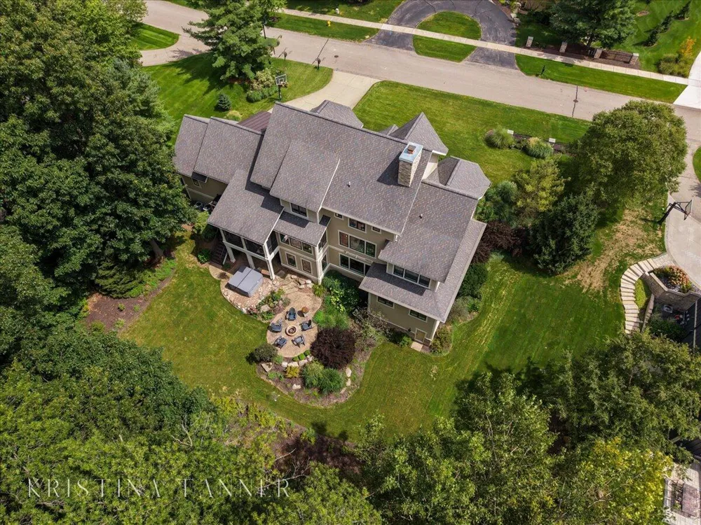5782 Manchester Hills Drive SE Cascade Charter Township, MI 49546