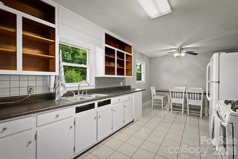 103 Park Street Morganton, NC 28655