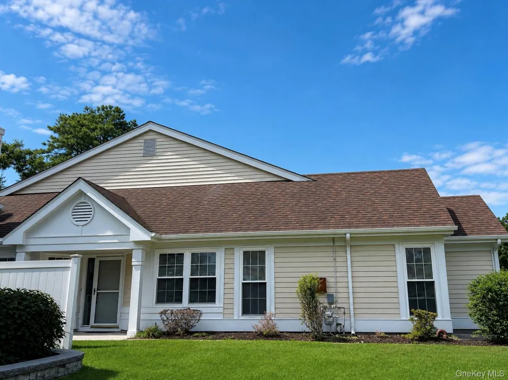 6 Oakdale Court Ridge, NY 11961