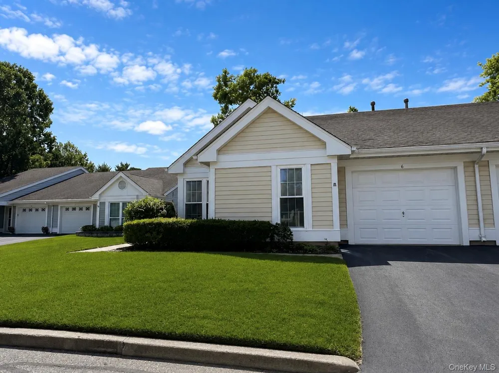 6 Oakdale Court Ridge, NY 11961
