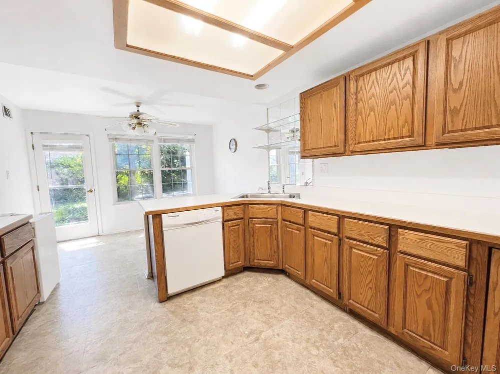 6 Oakdale Court Ridge, NY 11961