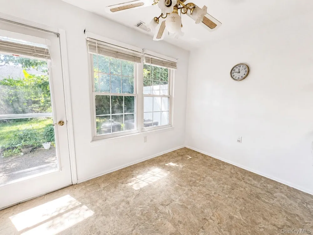 6 Oakdale Court Ridge, NY 11961
