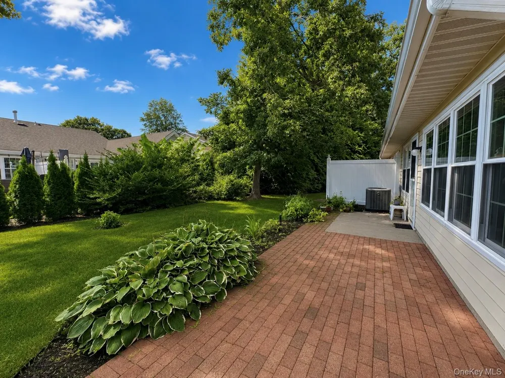 6 Oakdale Court Ridge, NY 11961