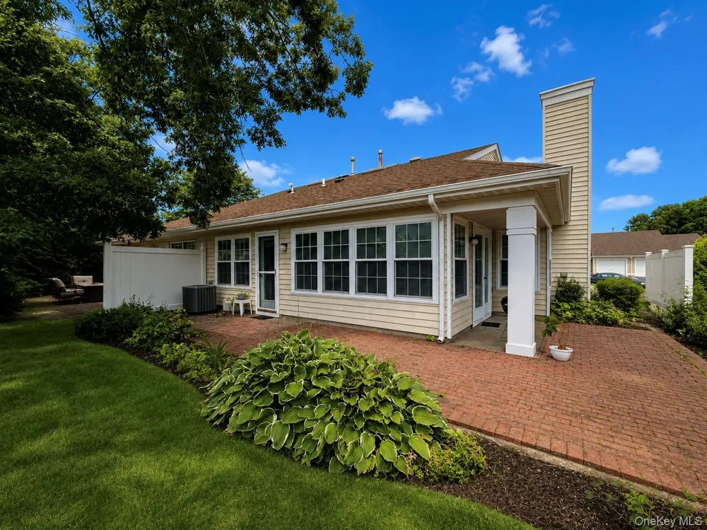 6 Oakdale Court Ridge, NY 11961