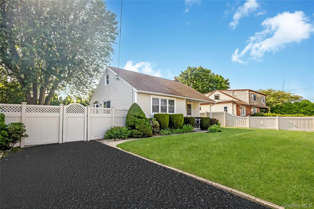 82 Herman Avenue North Babylon, NY 11703