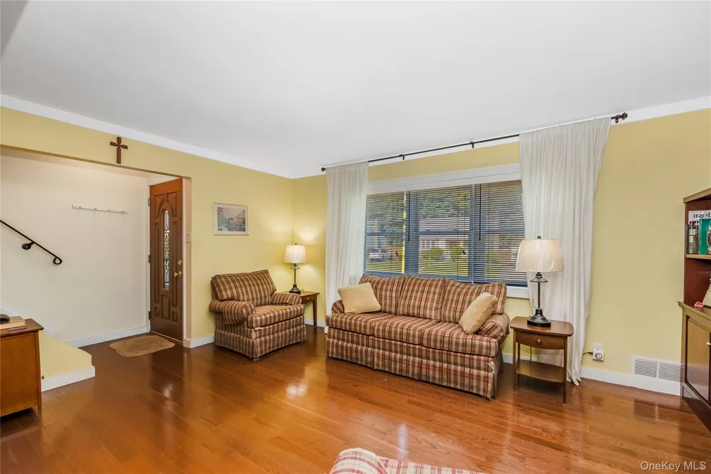 82 Herman Avenue North Babylon, NY 11703