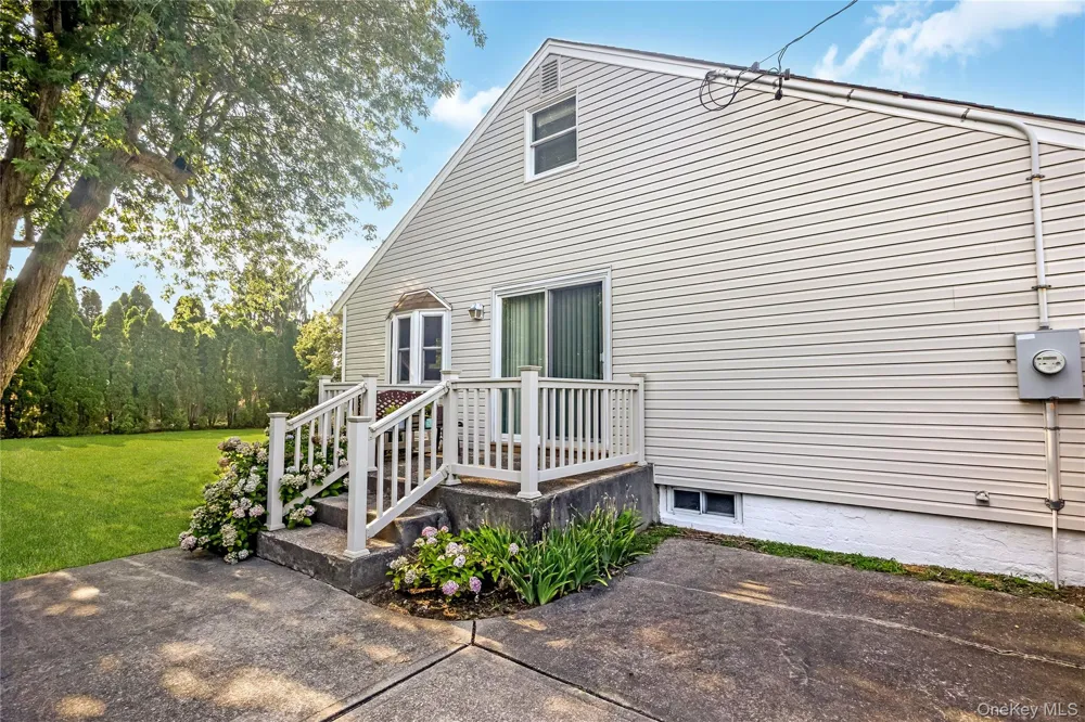 82 Herman Avenue North Babylon, NY 11703