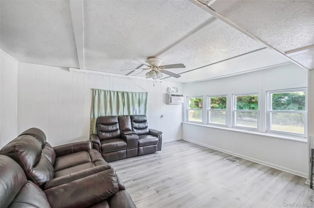 703 Fresh Pond ave #48 Calverton, NY 11933
