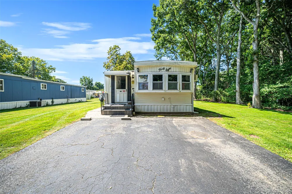703 Fresh Pond ave #48 Calverton, NY 11933