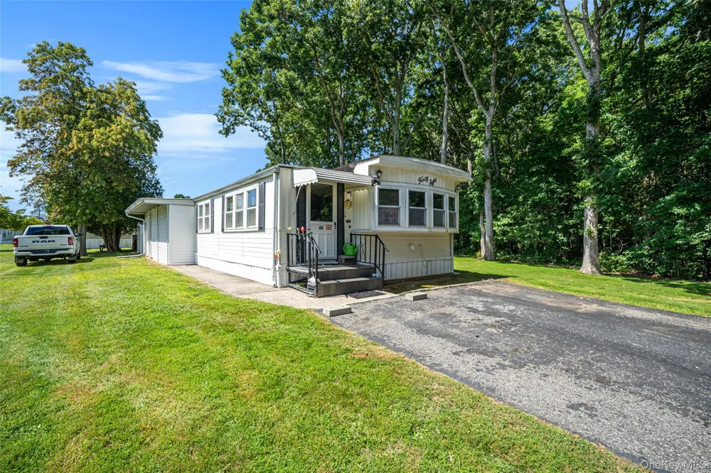 703 Fresh Pond ave #48 Calverton, NY 11933