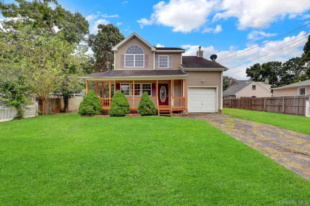 52 Arpage Drive E Shirley, NY 11967