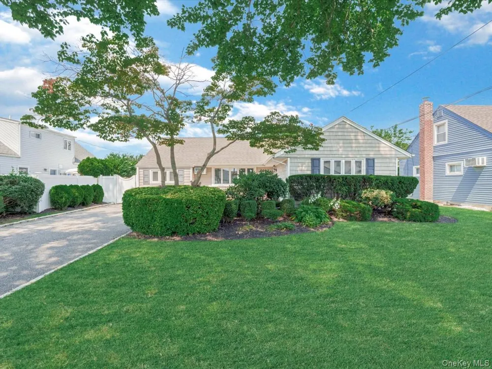2643 Landman Lane North Bellmore, NY 11710