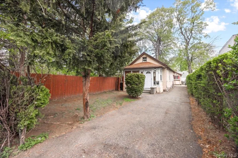 8 Geyser Place White Plains, NY 10607
