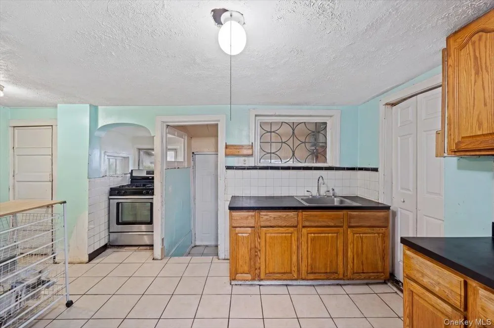 8 Geyser Place White Plains, NY 10607