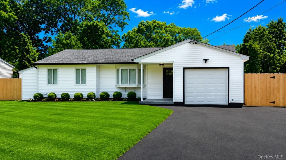 16 Adobe Drive Shirley, NY 11967