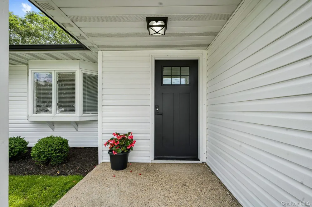 16 Adobe Drive Shirley, NY 11967