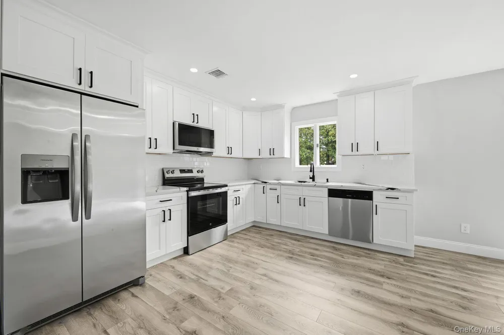 16 Adobe Drive Shirley, NY 11967