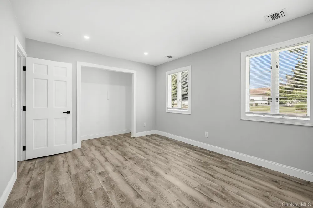 16 Adobe Drive Shirley, NY 11967