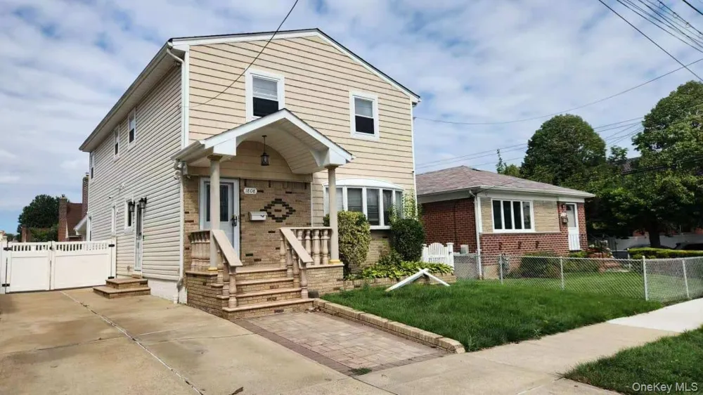 18-08 Murray St  2fl Whitestone, NY 11357