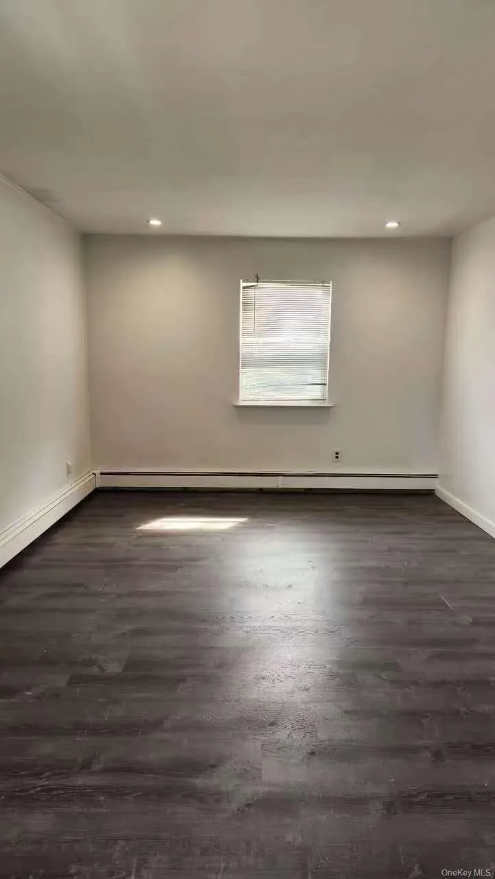 18-08 Murray St  2fl Whitestone, NY 11357