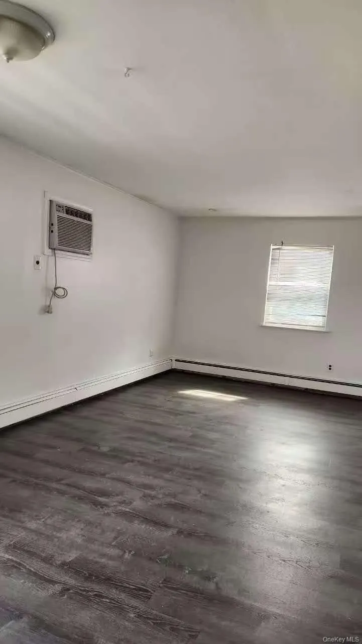 18-08 Murray St  2fl Whitestone, NY 11357