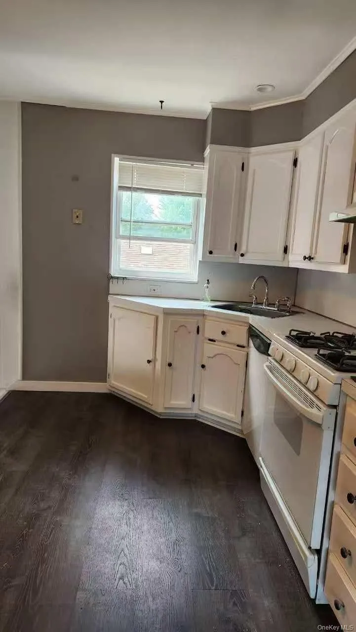 18-08 Murray St  2fl Whitestone, NY 11357