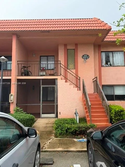 215 Lakeview Dr #203 Weston, FL 33326