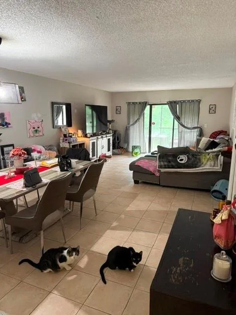 215 Lakeview Dr #203 Weston, FL 33326