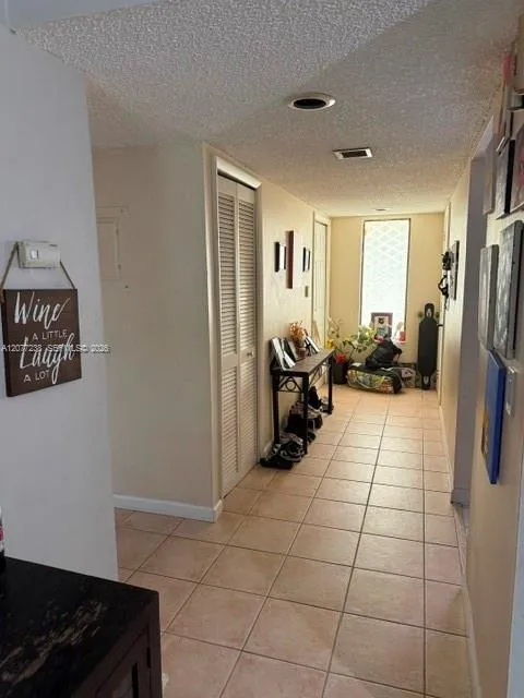 215 Lakeview Dr #203 Weston, FL 33326