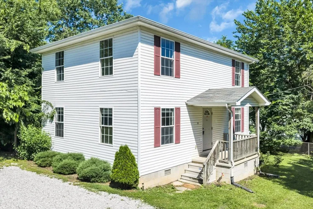 105 Lillian St McMinnville, TN 37110
