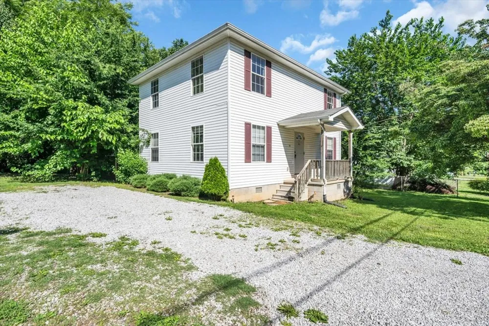 105 Lillian St McMinnville, TN 37110