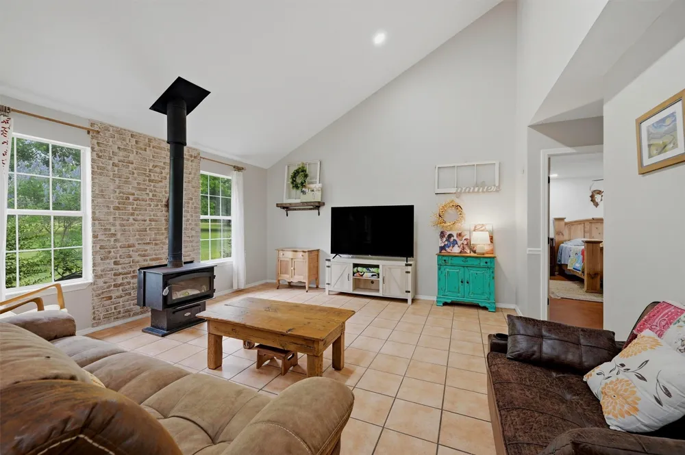 905 Crawford Road Sadler, TX 76264