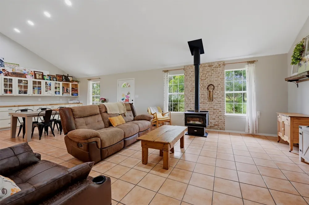 905 Crawford Road Sadler, TX 76264