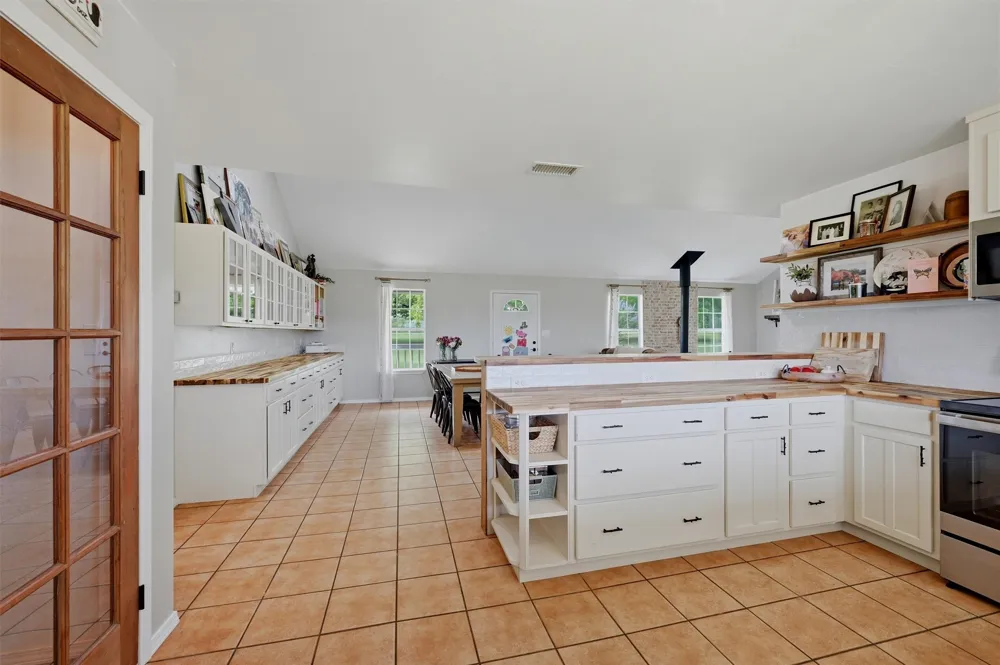 905 Crawford Road Sadler, TX 76264