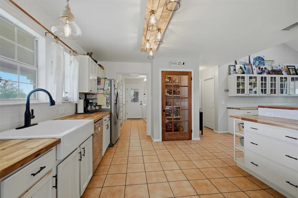 905 Crawford Road Sadler, TX 76264