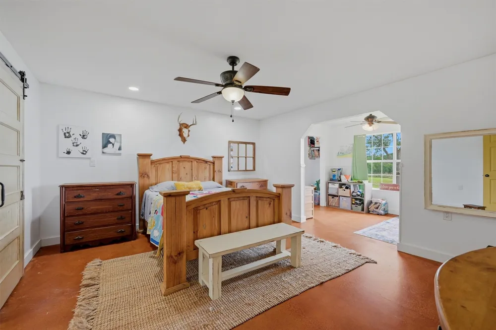 905 Crawford Road Sadler, TX 76264