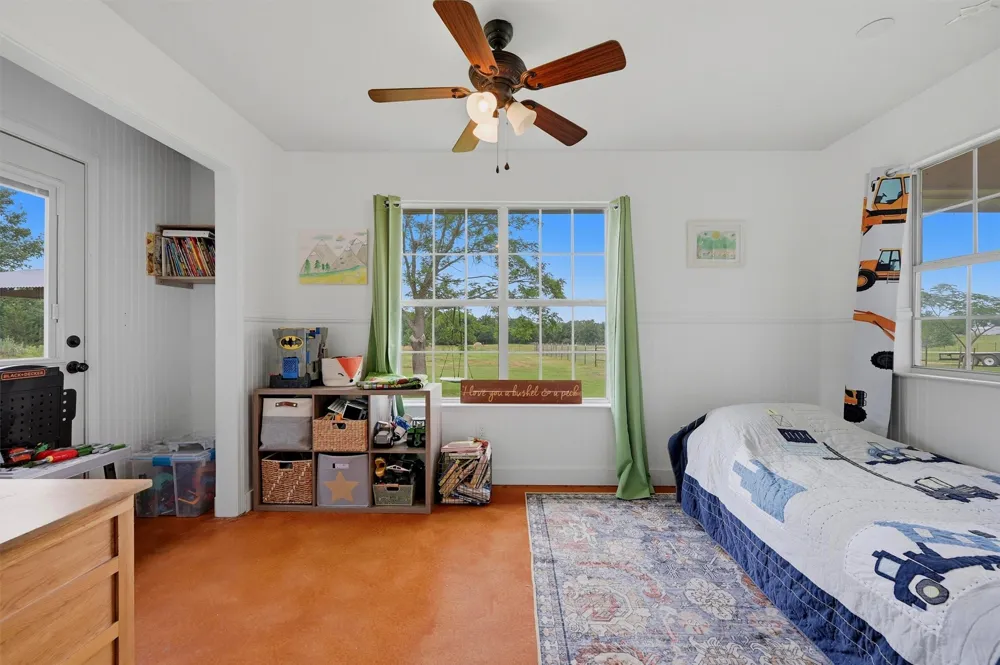 905 Crawford Road Sadler, TX 76264