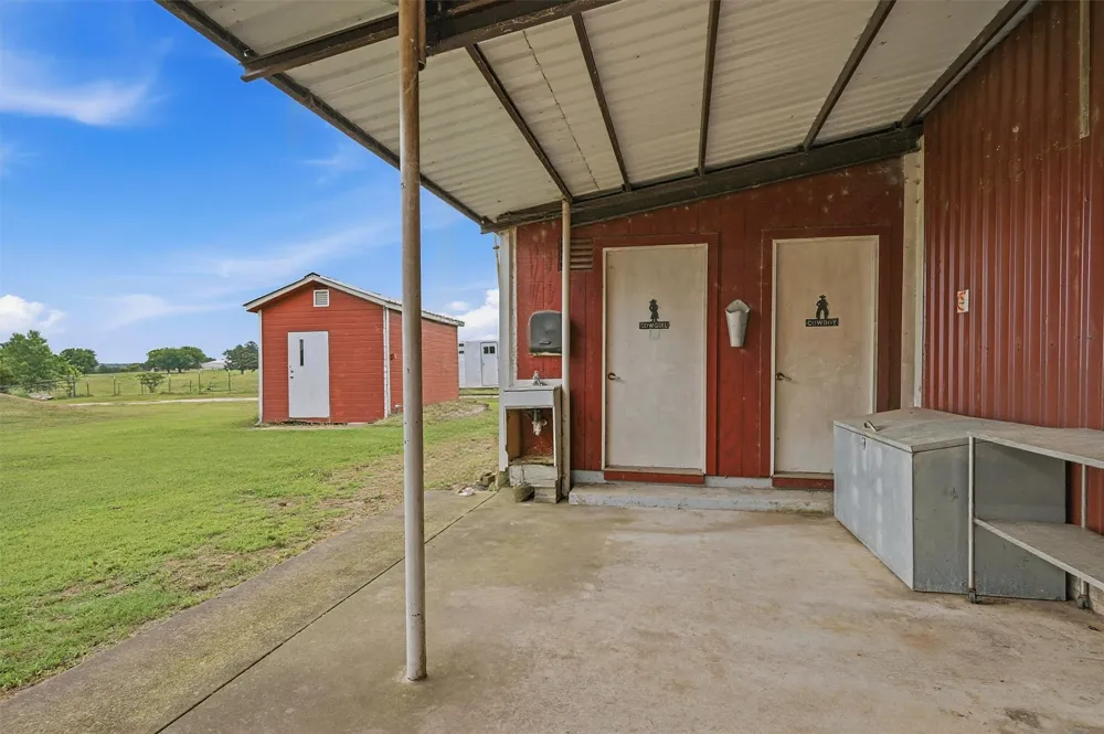 905 Crawford Road Sadler, TX 76264