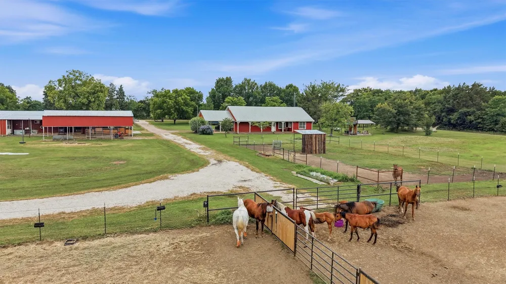 905 Crawford Road Sadler, TX 76264