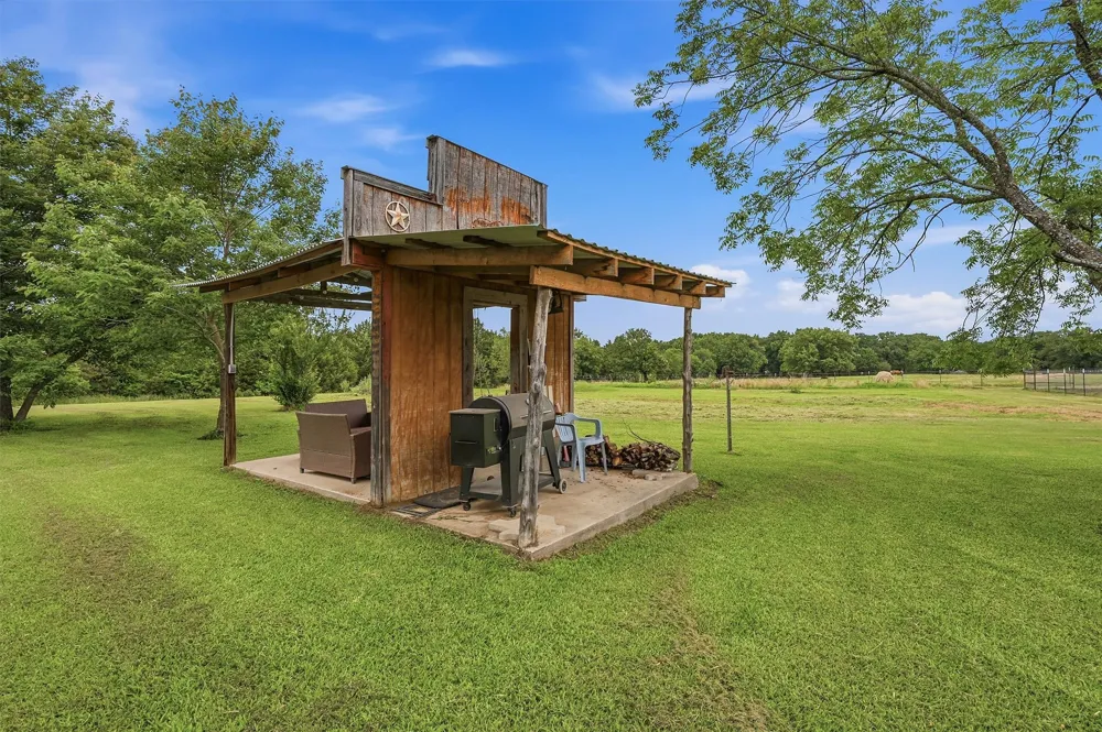 905 Crawford Road Sadler, TX 76264